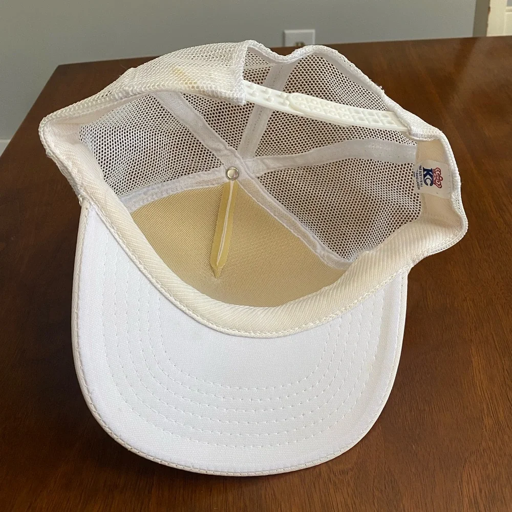 NWOT Vintage Evangel‎ College Trucker Hat